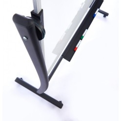 Pizarra volteable con 2 caras magnéticas y con soporte de diseño.