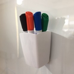 Elegante cubilete portarotuladores magnético para pizarra o armarios