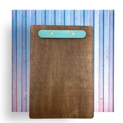 Descubre nuestra carta menú de madera en colores con tornillos pasantes