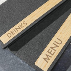 Carta de Bebidas en Bambú con Goma Interior | Sostenible y Elegante
